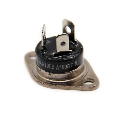 ترایاک BTA40-700B